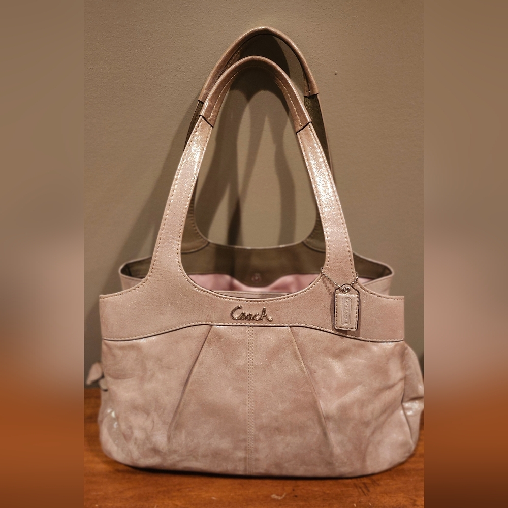 Coach Women's Cream/Gold Leather Tote Bag